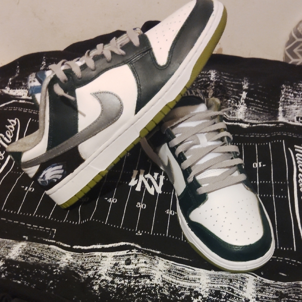 Custom Eagle Dunks - Picture 5 of 6